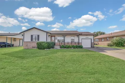 1308 Karen Ave, Altus, OK 73521