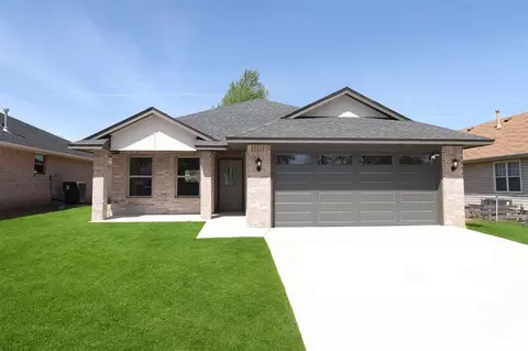10305 12 Saint Patrick Dr, Midwest City, OK 73110