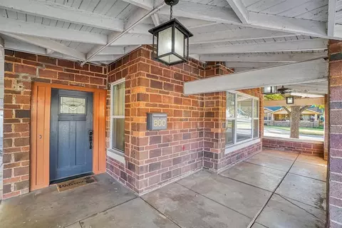 Exterior - 800 E Commerce St, Altus, OK 73521 photo 2 of 7