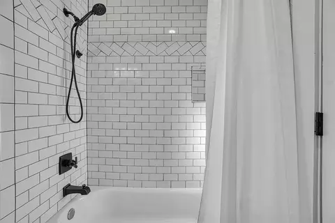 Bath - 800 E Commerce St, Altus, OK 73521 photo 7 of 7