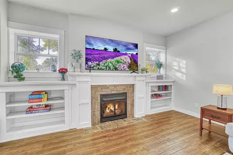 Living - 800 E Commerce St, Altus, OK 73521 photo 2 of 2