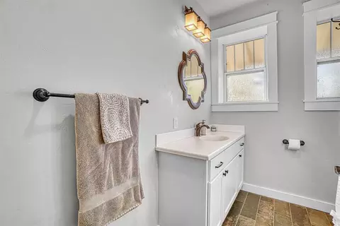 Bath - 800 E Commerce St, Altus, OK 73521 photo 6 of 7