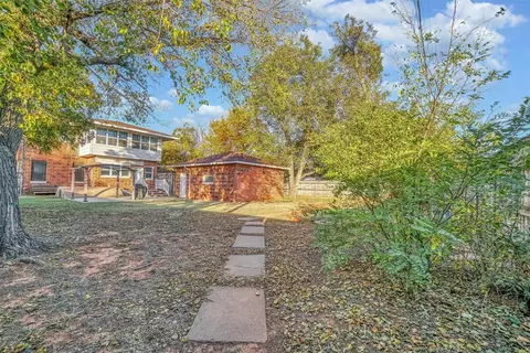 Exterior - 800 E Commerce St, Altus, OK 73521 photo 6 of 7