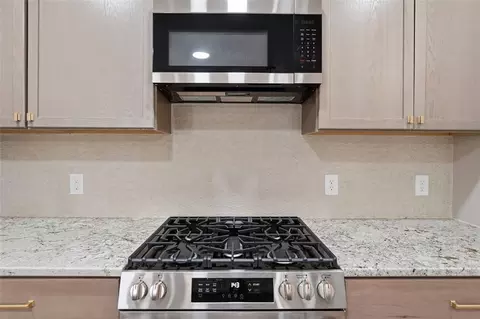 Kitchen - 2505 N Robin St, Altus, OK 73521 photo 5 of 5