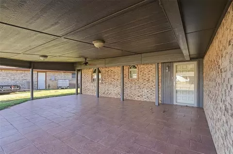 Exterior - 2505 N Robin St, Altus, OK 73521 photo 4 of 5