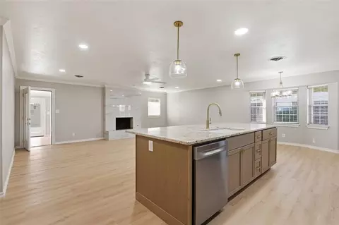 Living - 2505 N Robin St, Altus, OK 73521 photo 1 of 6