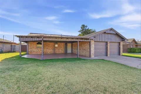 Exterior - 2505 N Robin St, Altus, OK 73521 photo 2 of 5