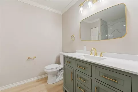 Bath - 2505 N Robin St, Altus, OK 73521 photo 2 of 4