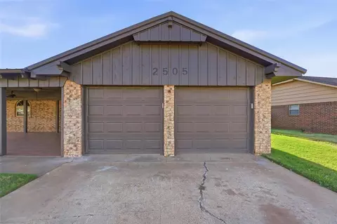Exterior - 2505 N Robin St, Altus, OK 73521 photo 3 of 5