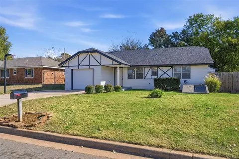 411 Riverview Dr, Noble, OK 73068