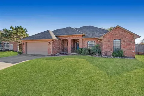 341 Cobblestone Cir, Edmond, OK 73034