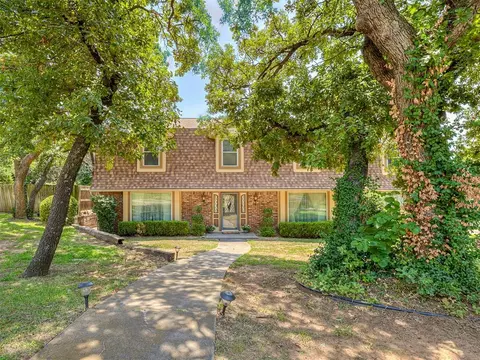 1601 N Mistletoe Ln, Edmond, OK 73034