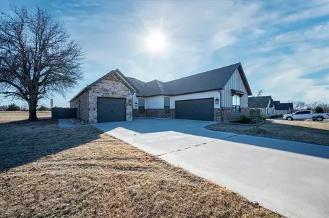 2251 Jackson Ln, Blanchard, OK 73010