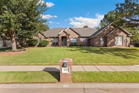 200 Ainsley Ct, Edmond, OK 73034