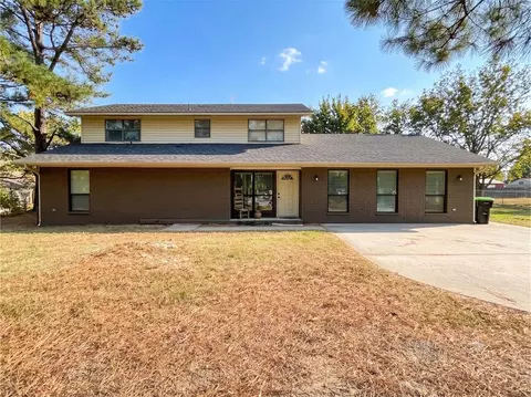 520 Adams St, Holdenville, OK 74848