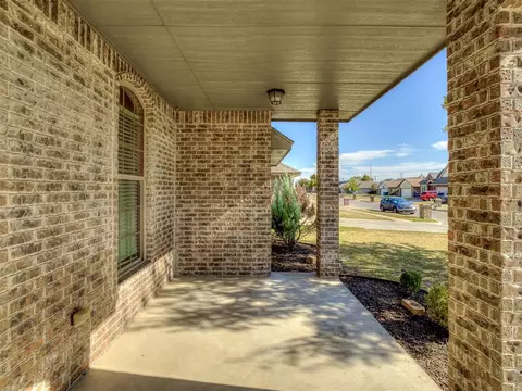 121 SW 148th St, Moore, OK 73170 photo 4