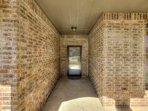 121 SW 148th St, Moore, OK 73170 photo 3