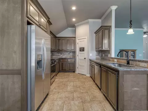 121 SW 148th St, Moore, OK 73170 photo 8