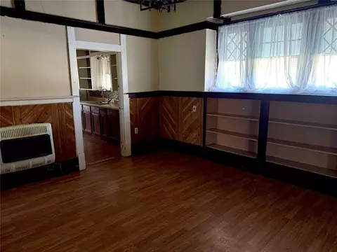 Living - 209 E G St, Ringling, OK 73456 photo 4 of 7