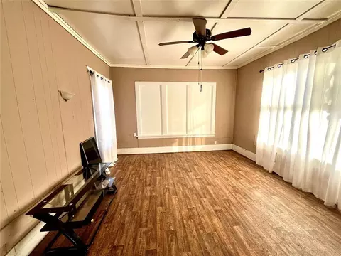 Living - 209 E G St, Ringling, OK 73456 photo 6 of 7
