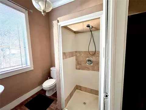 Bath - 209 E G St, Ringling, OK 73456 photo 1 of 3