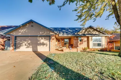 9816 S Hillcrest Dr, Oklahoma City, OK 73159
