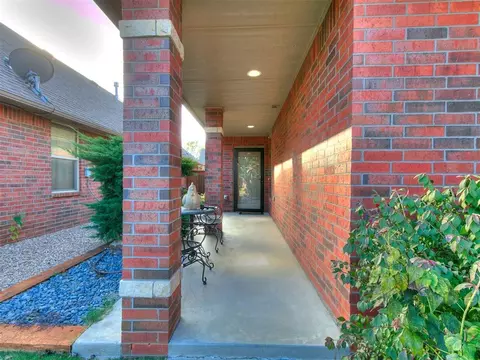 8509 Saint Elmo Ct, Oklahoma City, OK 73139