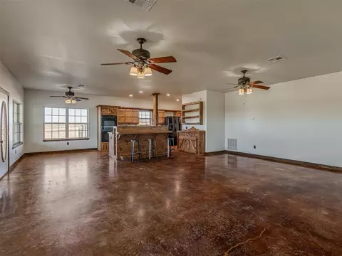Living - 1007 Cs 2928, Tuttle, OK 73089 photo 1 of 8