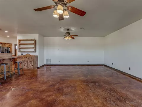Living - 1007 Cs 2928, Tuttle, OK 73089 photo 3 of 8