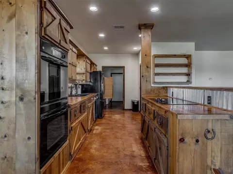 Kitchen - 1007 Cs 2928, Tuttle, OK 73089 photo 3 of 6