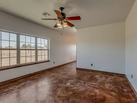 Living - 1007 Cs 2928, Tuttle, OK 73089 photo 8 of 8