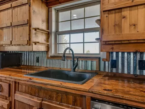 Kitchen - 1007 Cs 2928, Tuttle, OK 73089 photo 2 of 6