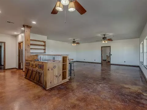 Living - 1007 Cs 2928, Tuttle, OK 73089 photo 6 of 8