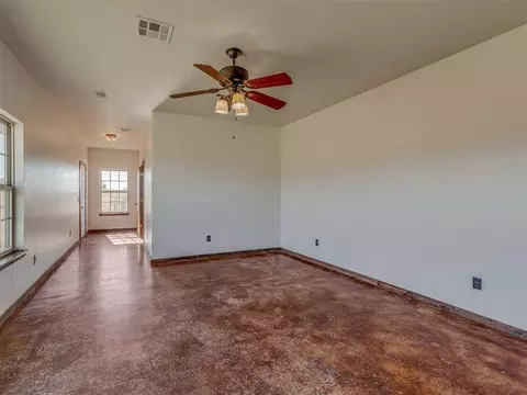 Living - 1007 Cs 2928, Tuttle, OK 73089 photo 7 of 8