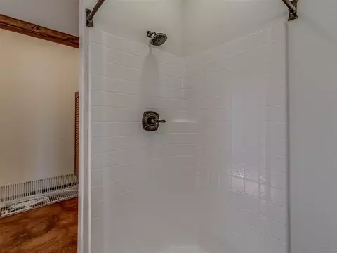 Bath - 1007 Cs 2928, Tuttle, OK 73089 photo 6 of 8