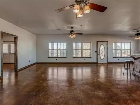 Living - 1007 Cs 2928, Tuttle, OK 73089 photo 4 of 8