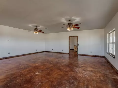 Living - 1007 Cs 2928, Tuttle, OK 73089 photo 2 of 8