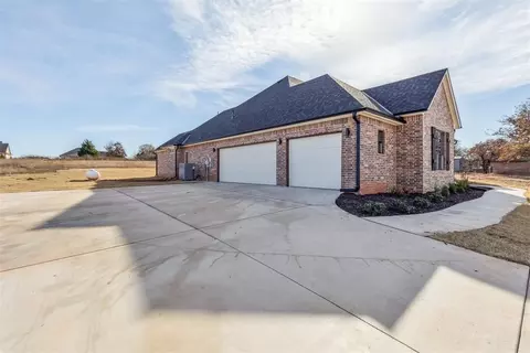 1237 Layla Ln, Blanchard, OK 73010 photo 2