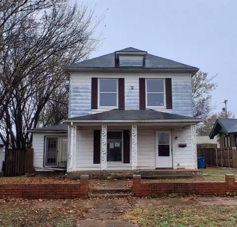 315 W 8th St, Chandler, OK 74834