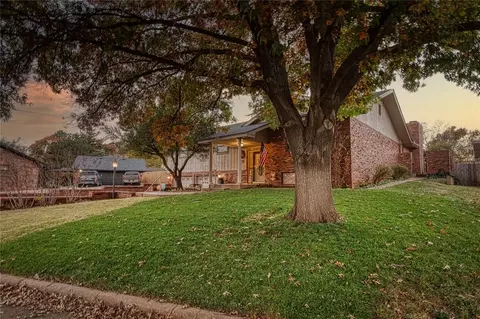 716 Phillips Ln, Clinton, OK 73601