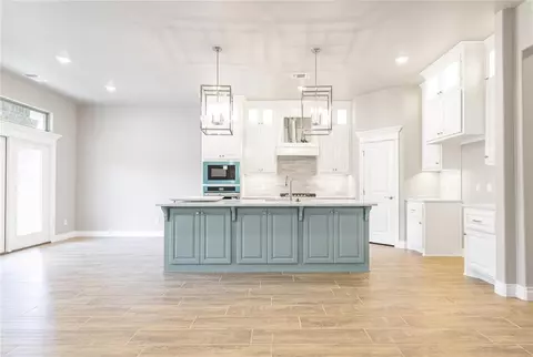 10305 SW 56th St, Mustang, OK 73064