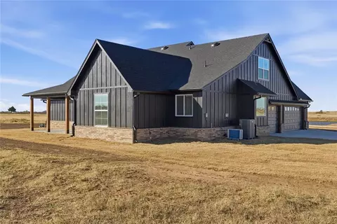 Exterior - 977 Rylee Ln, Tuttle, OK 73089 photo 6 of 7