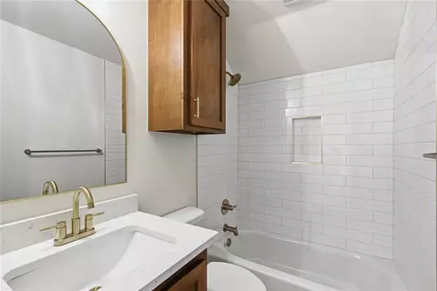 Bath - 977 Rylee Ln, Tuttle, OK 73089 photo 6 of 6