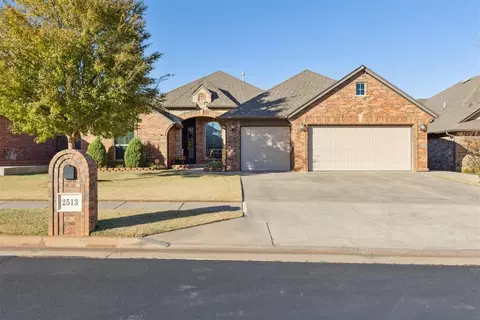 2513 SE 39th St, Moore, OK 73160
