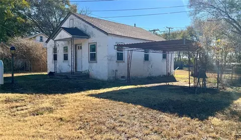 406 E Poplar Ave, Sayre, OK 73662