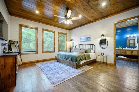 Bedroom - 118 Plane Tree Trl, Broken Bow, OK 74728 photo 2 of 9