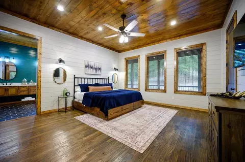 Bedroom - 118 Plane Tree Trl, Broken Bow, OK 74728 photo 6 of 9