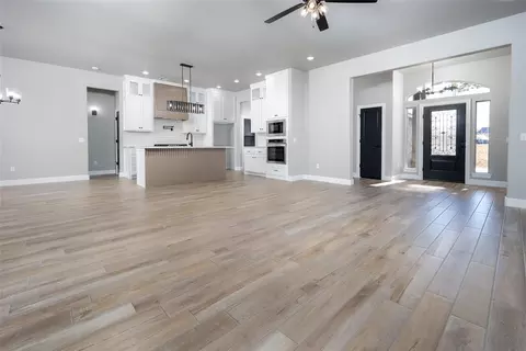 Living - 1455 Deer Ridge Run, Tuttle, OK 73089 photo 1 of 3