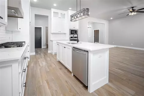 Kitchen - 1455 Deer Ridge Run, Tuttle, OK 73089 photo 3 of 3
