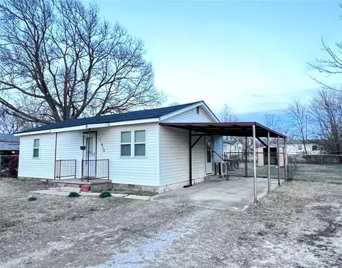 619 N Hyden St, Stratford, OK 74872